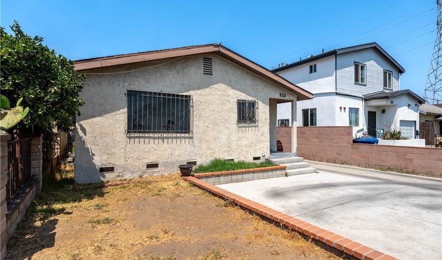 633 E 115th St, Los Angeles, CA 90059 - 4 Beds, 2 Bath