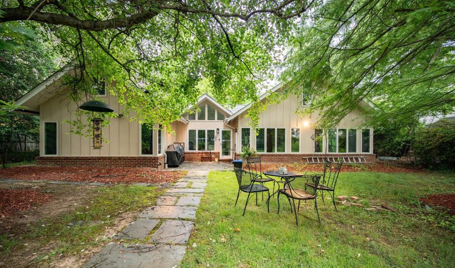8023 WASHINGTON Ave, Alexandria, VA 22308 - 4 Beds, 2 Bath