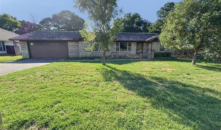 2705 Brookside Cir, McAlester, OK 74501 - 3 Beds, 2 Bath