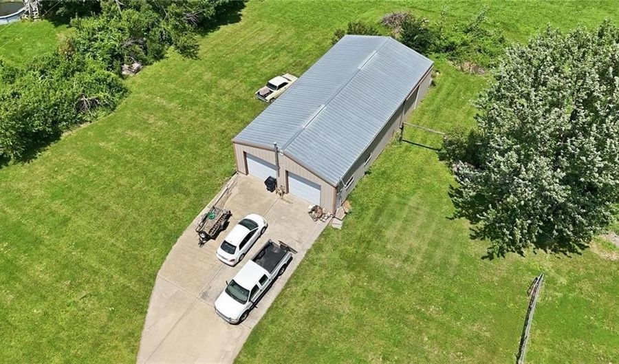 17274 Kansas Ave, Basehor, KS 66012 - 3 Beds, 3 Bath