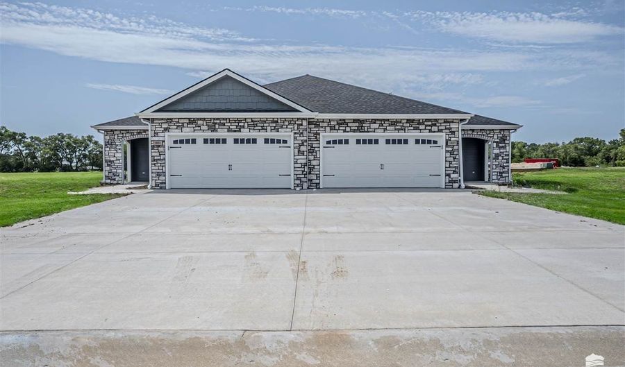 1803 NW 17th St, Abilene, KS 67410 - 3 Beds, 2 Bath