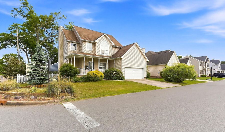 801 Cranberry Rd, Beachwood, NJ 08722 - 4 Beds, 3 Bath