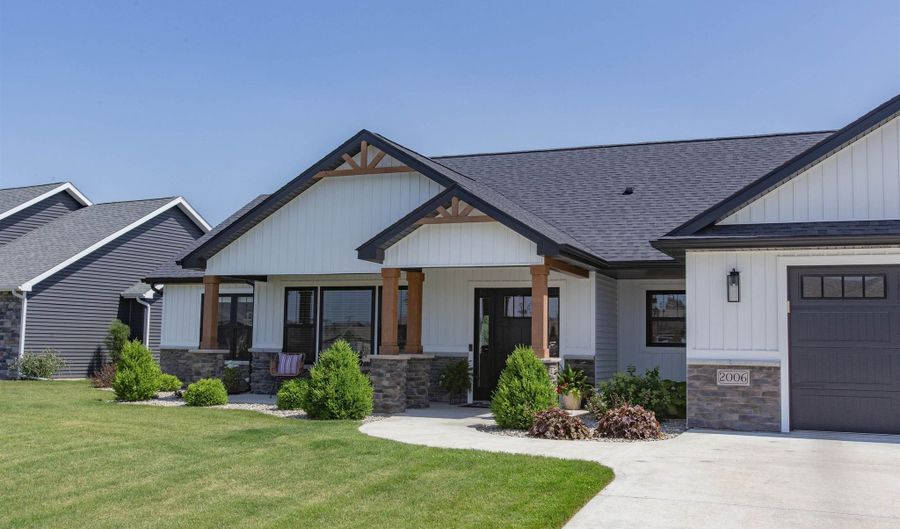 2006 Eastland Xing, Angola, IN 46703 - 3 Beds, 2 Bath