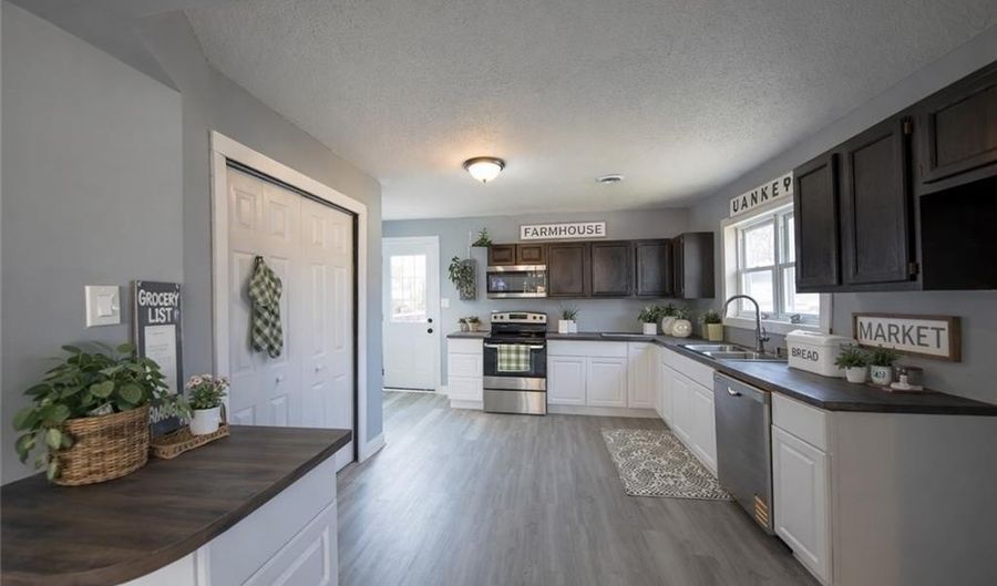 491 W Cross St, Austin, IN 47102 - 3 Beds, 2 Bath