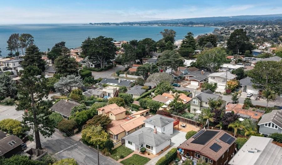 207 Kingsbury Dr, Aptos, CA 95003 - 3 Beds, 2 Bath