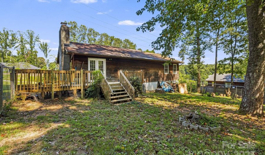 30 Brentwood Dr, Asheville, NC 28806 - 3 Beds, 3 Bath