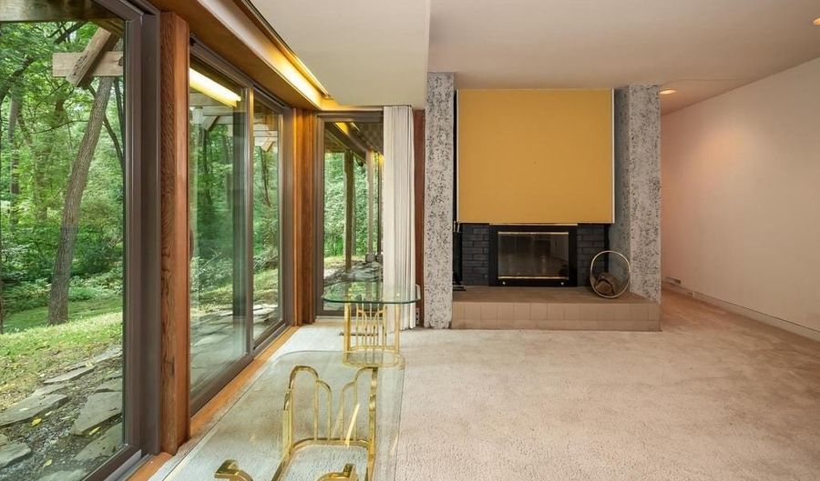 2300 S CEDAR CREST Blvd, Allentown, PA 18103 - 3 Beds, 4 Bath
