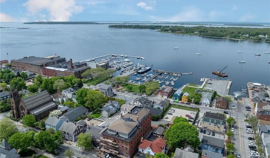 423 Hope St C, Bristol, RI 02809 - 2 Beds, 3 Bath