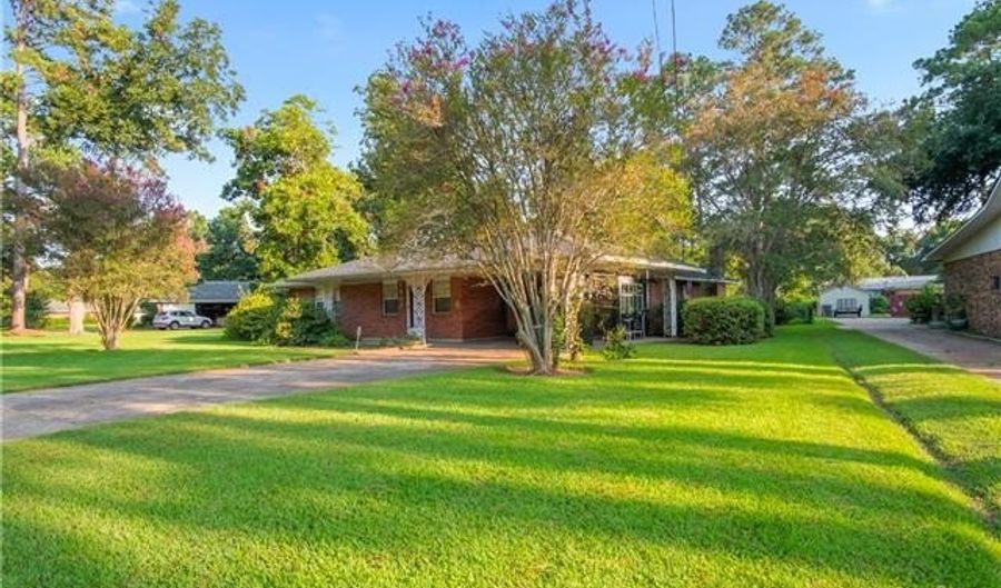 1802 SHIRLEY PARK Pl, Alexandria, LA 71301 - 3 Beds, 2 Bath