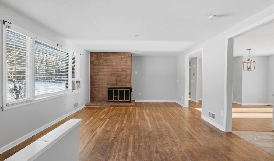 95 Moravia Rd, Avon, CT 06001 - 2 Beds, 2 Bath