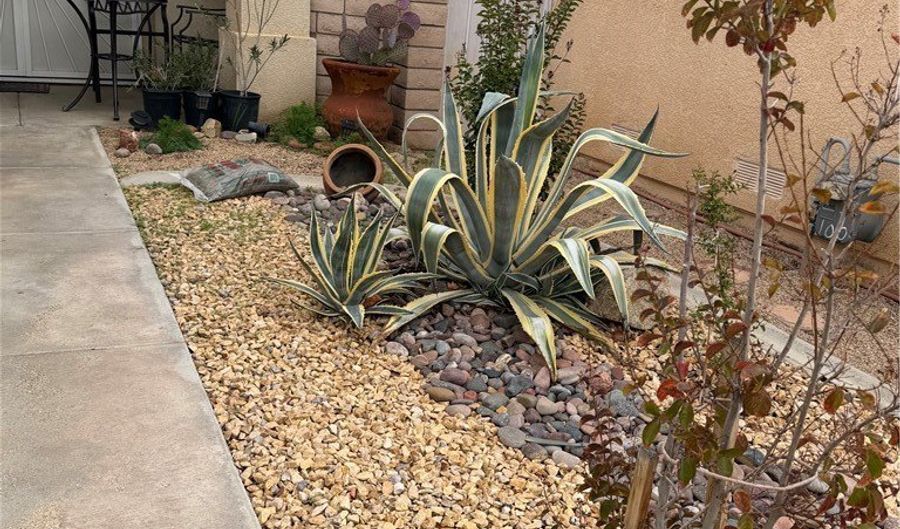 11565 Mountain Meadows Dr, Apple Valley, CA 92308 - 2 Beds, 2 Bath