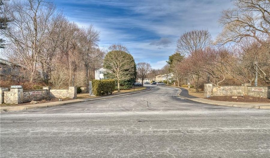 501 Woodhaven Ct 501, Cranston, RI 02920 - 2 Beds, 2 Bath