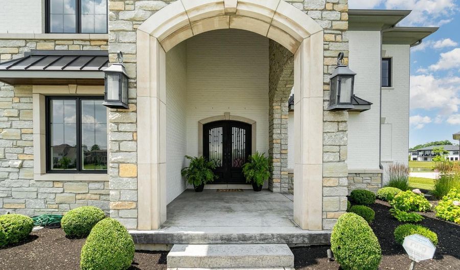 8659 Coveview Ct, Deerfield, OH 45040 - 6 Beds, 8 Bath