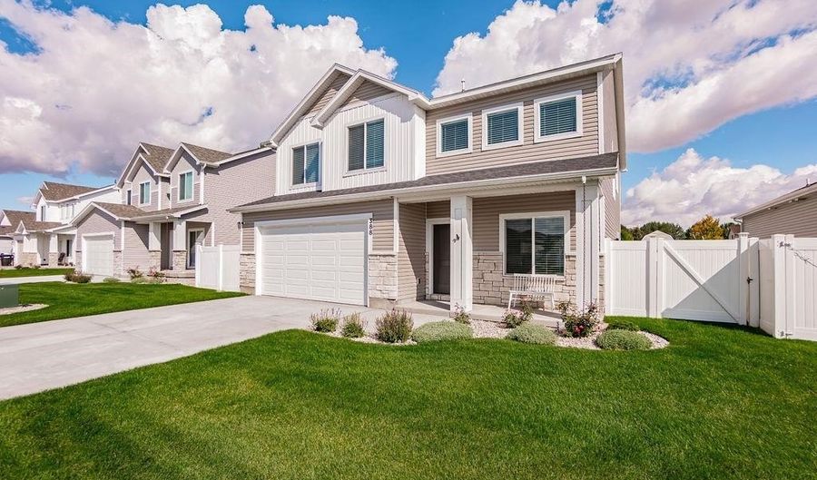 388 Church St, Ammon, ID 83401 - 4 Beds, 3 Bath