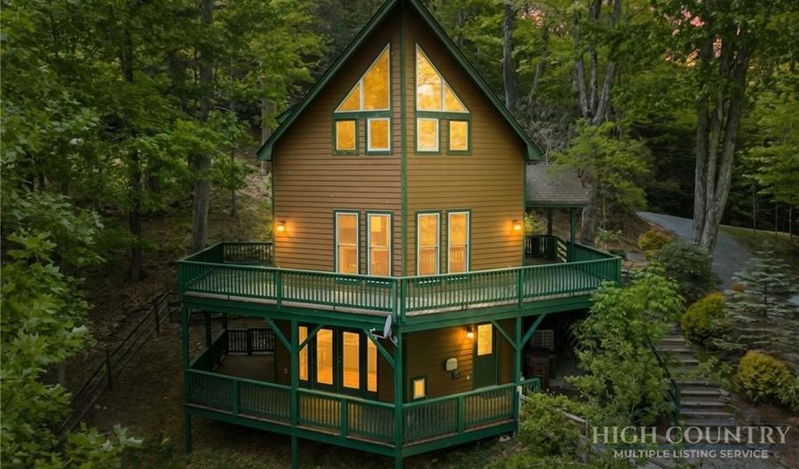 830 W Tweetsie Ln, Banner Elk, NC 28604 - 2 Beds, 3 Bath