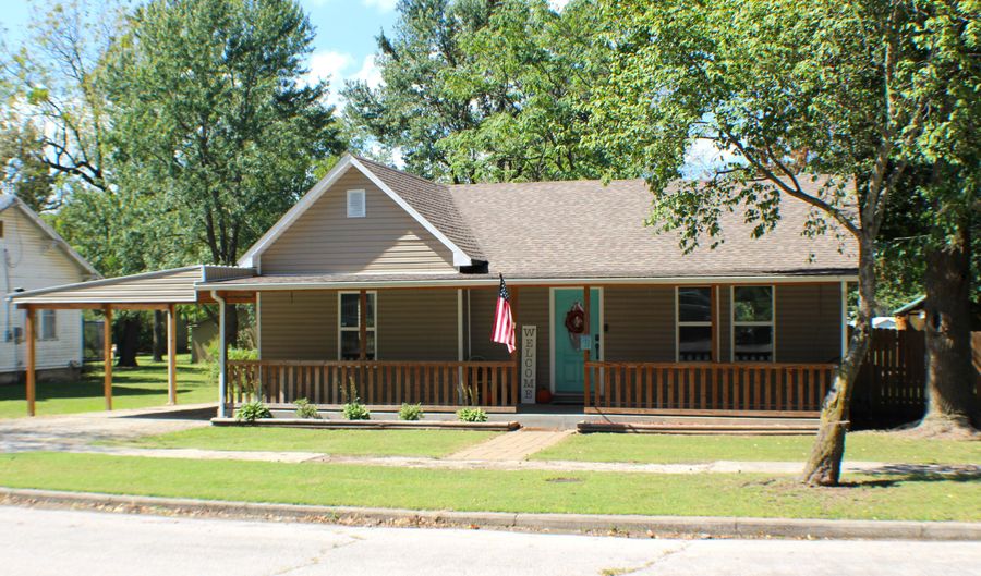 523 S Madison Ave, Aurora, MO 65605 - 3 Beds, 2 Bath