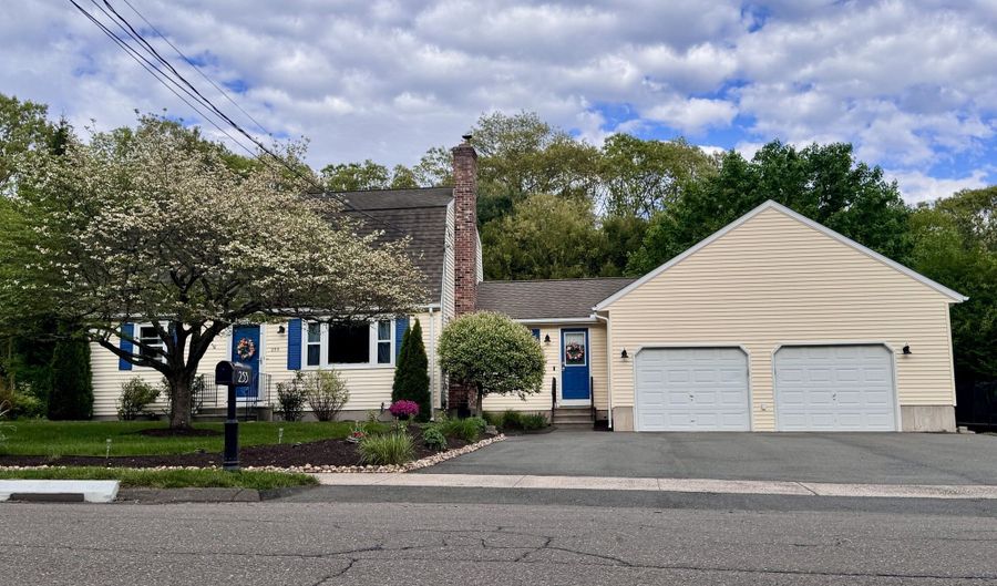 253 Sperry Rd, Bristol, CT 06010 - 3 Beds, 2 Bath