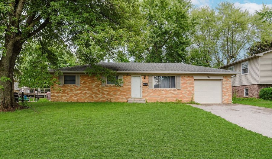 5 Whitewood Ct, Beech Grove, IN 46107 - 3 Beds, 2 Bath