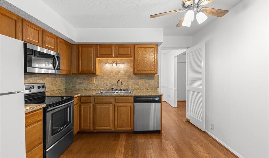 2332 Hidden Meadow Ln, Ballwin, MO 63021 - 3 Beds, 3 Bath