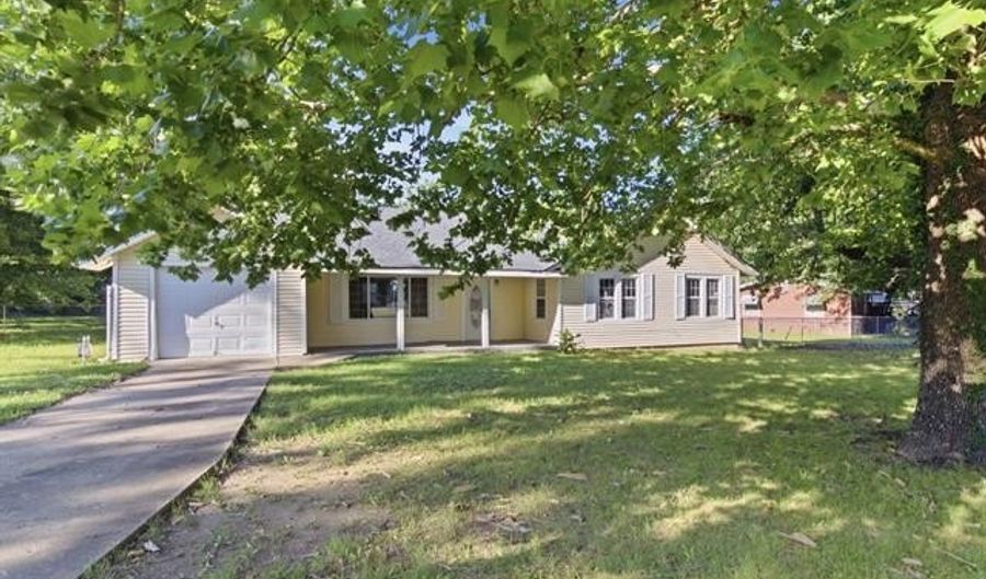 401 E Main St, Beggs, OK 74421 - 3 Beds, 1 Bath