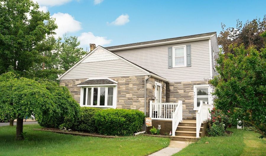 401 CHESTER Ave, Bellmawr, NJ 08031 - 4 Beds, 2 Bath