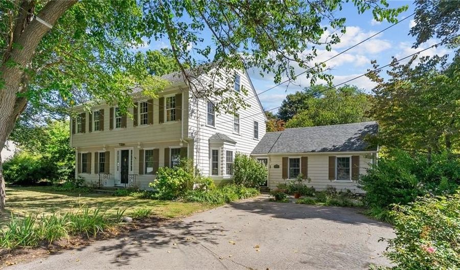 1220 Hope St, Bristol, RI 02809 - 4 Beds, 2 Bath