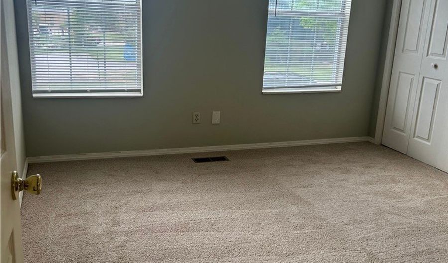 1009 SE J St, Bentonville, AR 72712 - 2 Beds, 2 Bath