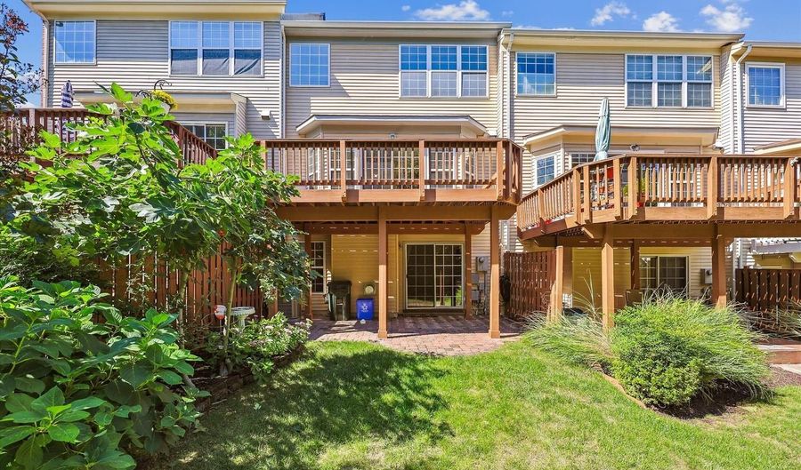 7445 GILLINGHAM ROW, Alexandria, VA 22315 - 3 Beds, 4 Bath