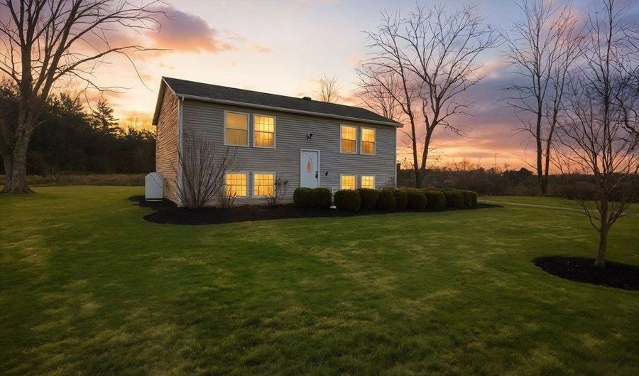 255 West St, Belchertown, MA 01007 - 3 Beds, 2 Bath