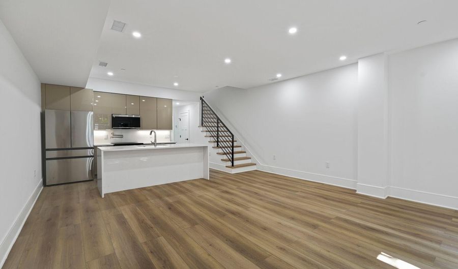 2524 41ST St NW 2, Washington, DC 20007 - 2 Beds, 3 Bath