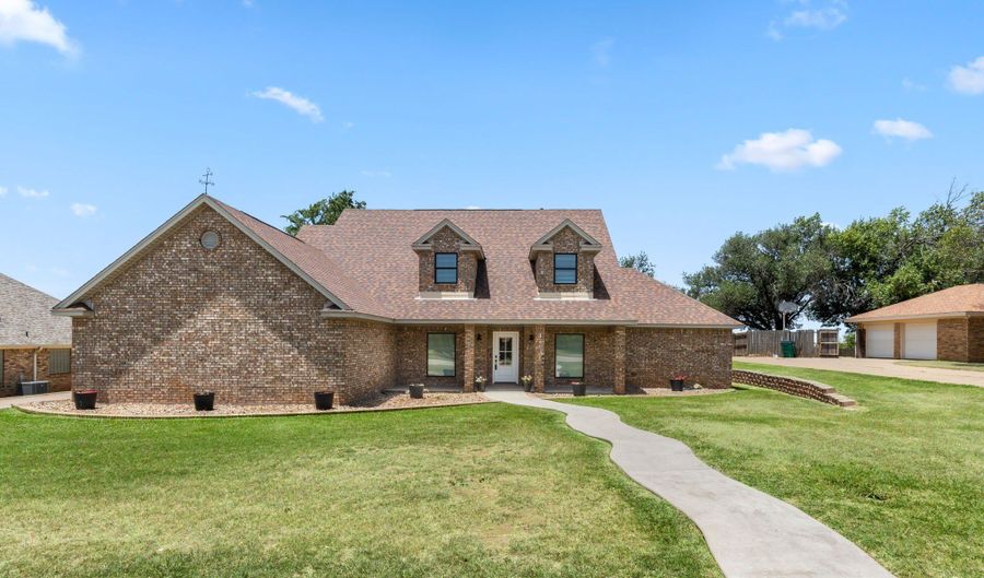 1111 S Ash, Archer City, TX 76351 - 4 Beds, 4 Bath