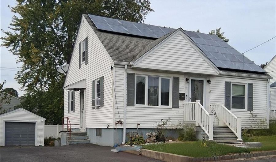 46 Bowen St, Cumberland, RI 02864 - 3 Beds, 2 Bath