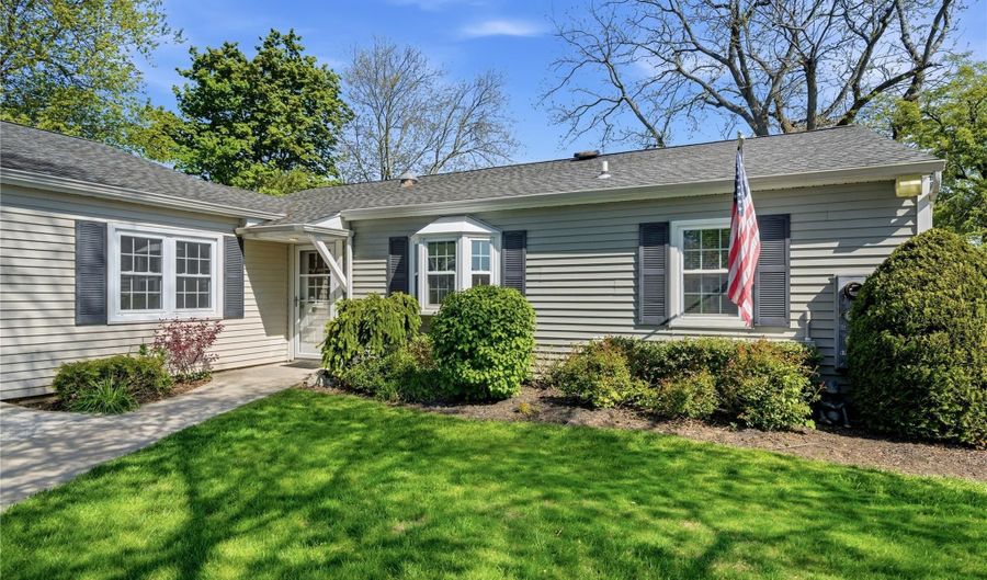 66 Harbor N, Amityville, NY 11701 - 1 Beds, 1 Bath