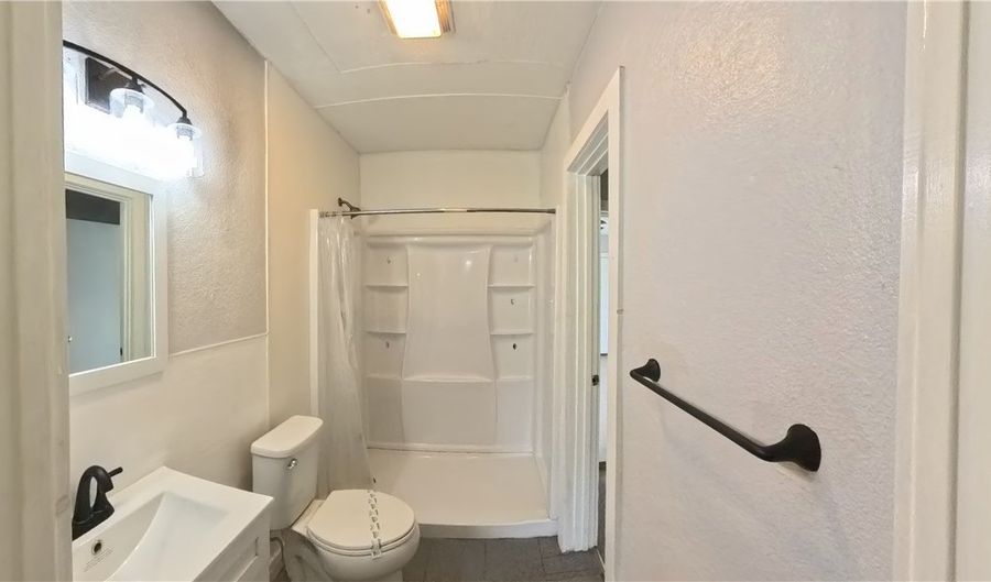 219 7th St S B, Aransas Pass, TX 78336 - 2 Beds, 1 Bath