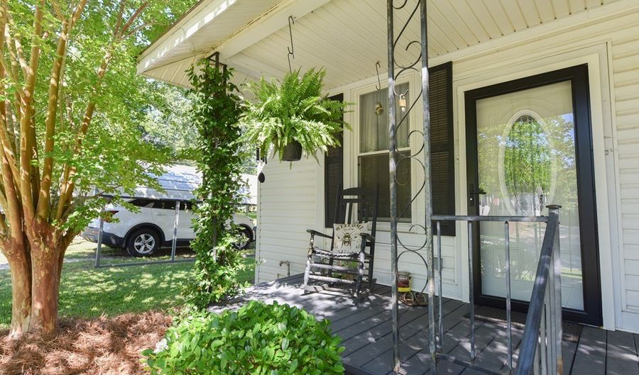 102 Langley St, Abbeville, SC 29620 - 2 Beds, 2 Bath