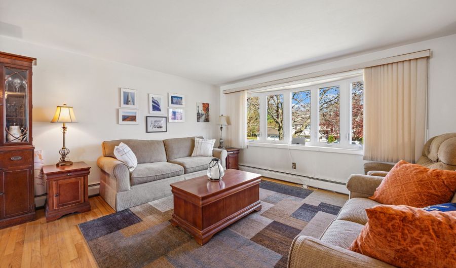 10 Brightwood Ln, Branford, CT 06405 - 3 Beds, 3 Bath