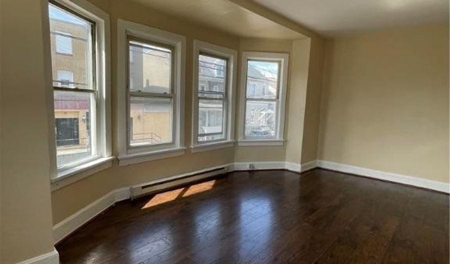 501 N Front St 2B, Allentown, PA 18102 - 2 Beds, 1 Bath