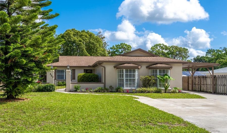 313 E HILLCREST St, Altamonte Springs, FL 32701 - 4 Beds, 2 Bath