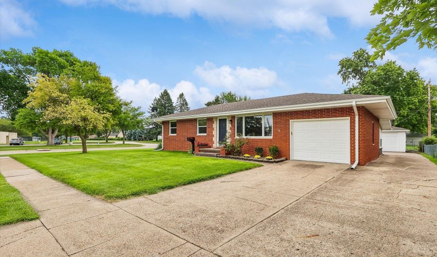 621 SE 4th St, Ankeny, IA 50021 - 4 Beds, 2 Bath