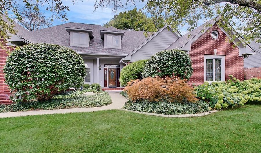 486 Rodeo Dr, Indianapolis, IN 46217 - 4 Beds, 5 Bath
