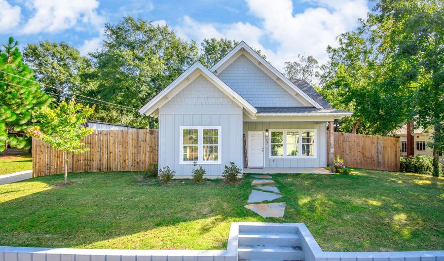 305 Church St, Alexander City, AL 35010 - 3 Beds, 2 Bath