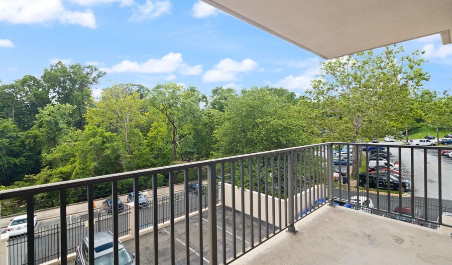 4600 S FOUR MILE RUN Dr 102, Arlington, VA 22204 - 1 Beds, 1 Bath