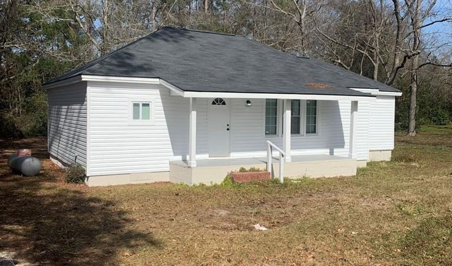 675 N Main St, Baxley, GA 31513 - 3 Beds, 2 Bath