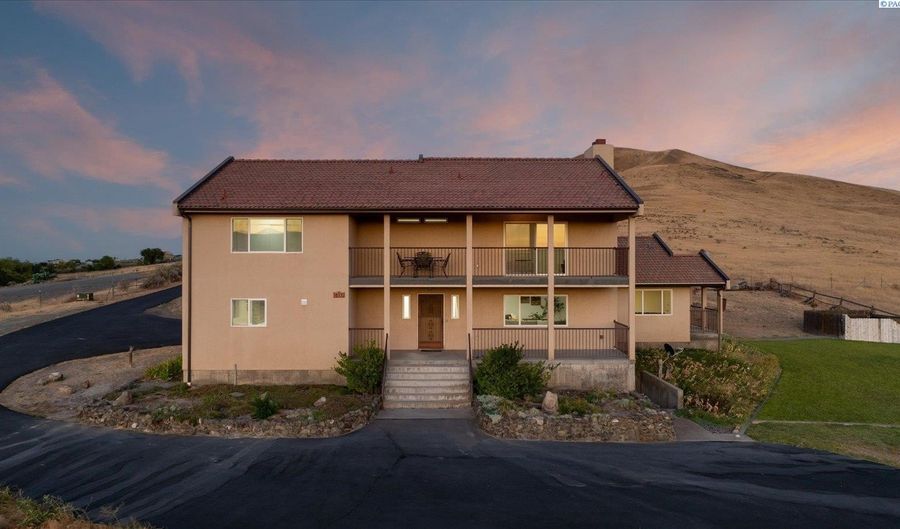 16132 E Love Ln, Benton City, WA 99320 - 4 Beds, 4 Bath