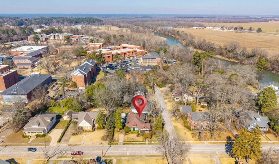 304 CHERRY St, Arkadelphia, AR 71923 - 3 Beds, 2 Bath
