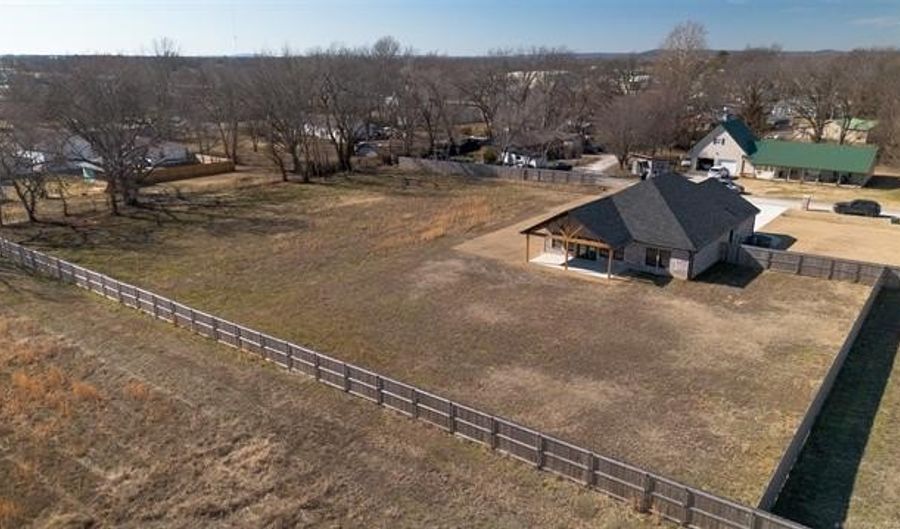 205 Lindsey Ave, Adair, OK 74330 - 3 Beds, 2 Bath