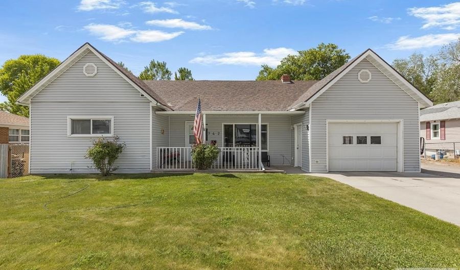 742 Fort Hall Ave, American Falls, ID 83211 - 2 Beds, 2 Bath