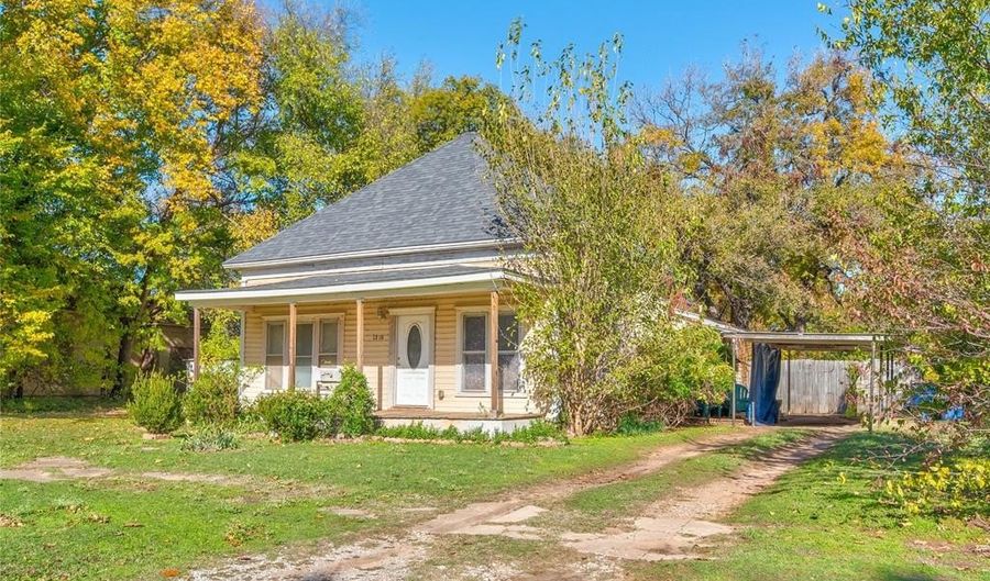 1310 W Minnesota Ave, Chickasha, OK 73018 - 3 Beds, 2 Bath