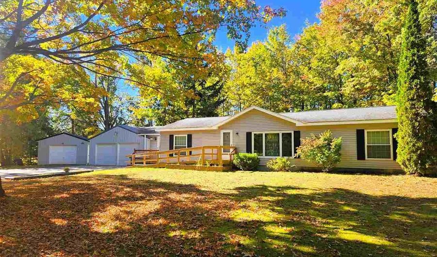 8990 PARK, Alanson, MI 49706 - 3 Beds, 2 Bath