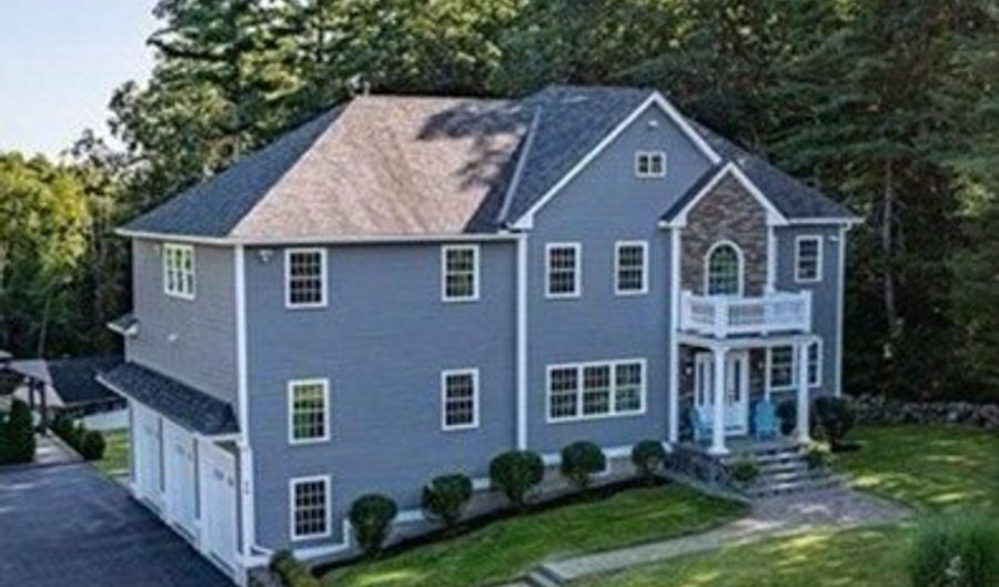 46 West St, Berlin, MA 01503 - 4 Beds, 4 Bath
